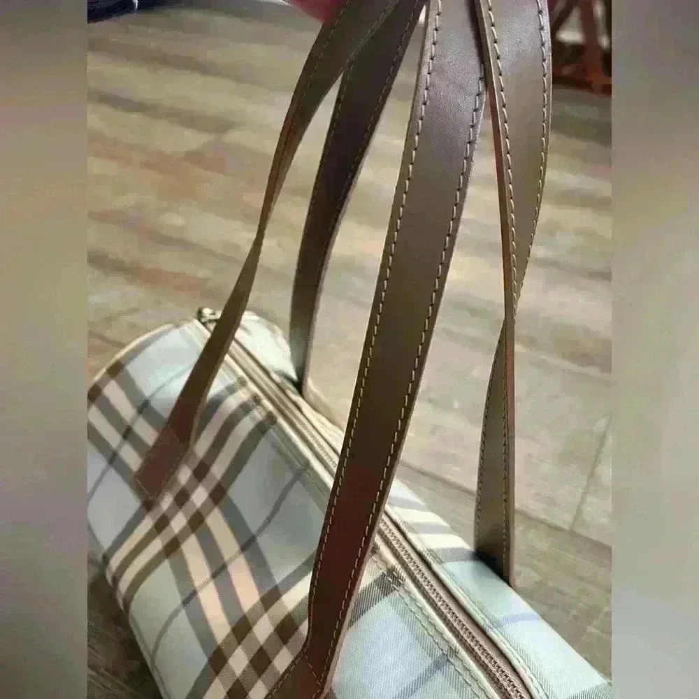 ✨RETIRED✨ Burberry Baby Blue Nova Check PVC Boston Bag - Picture 4 of 9